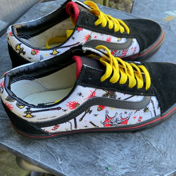 Womens Stranger Things Vans - Picture 1 of 6